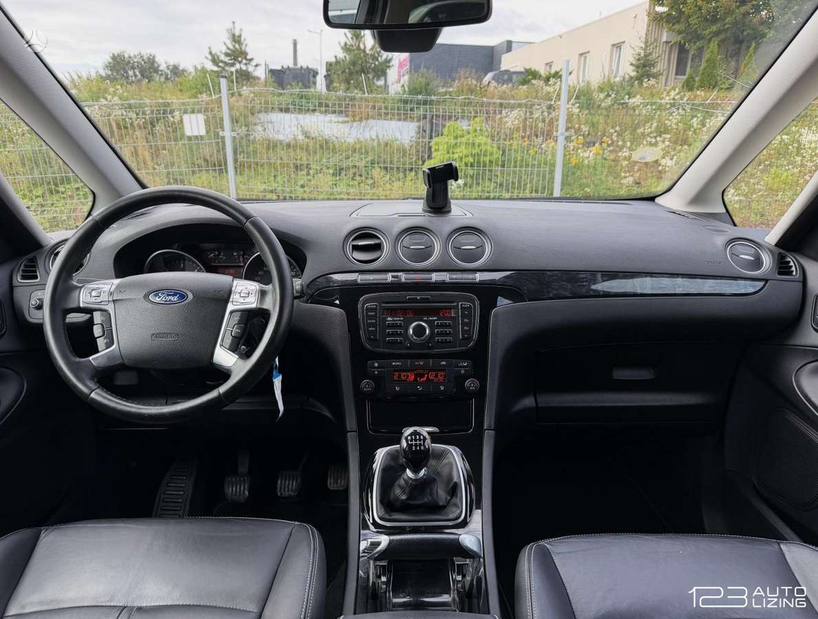 Ford Galaxy 2011 — photo 14