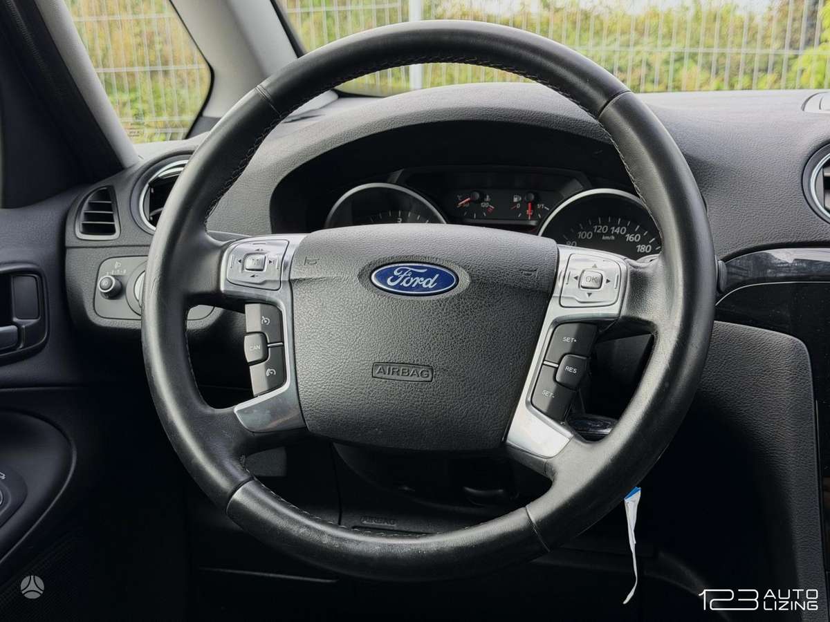 Ford Galaxy 2011 — photo 16