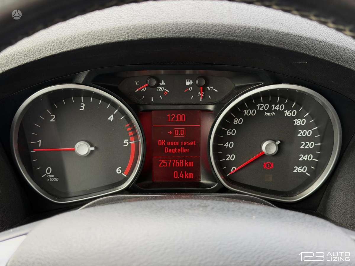 Ford Galaxy 2011 — photo 17