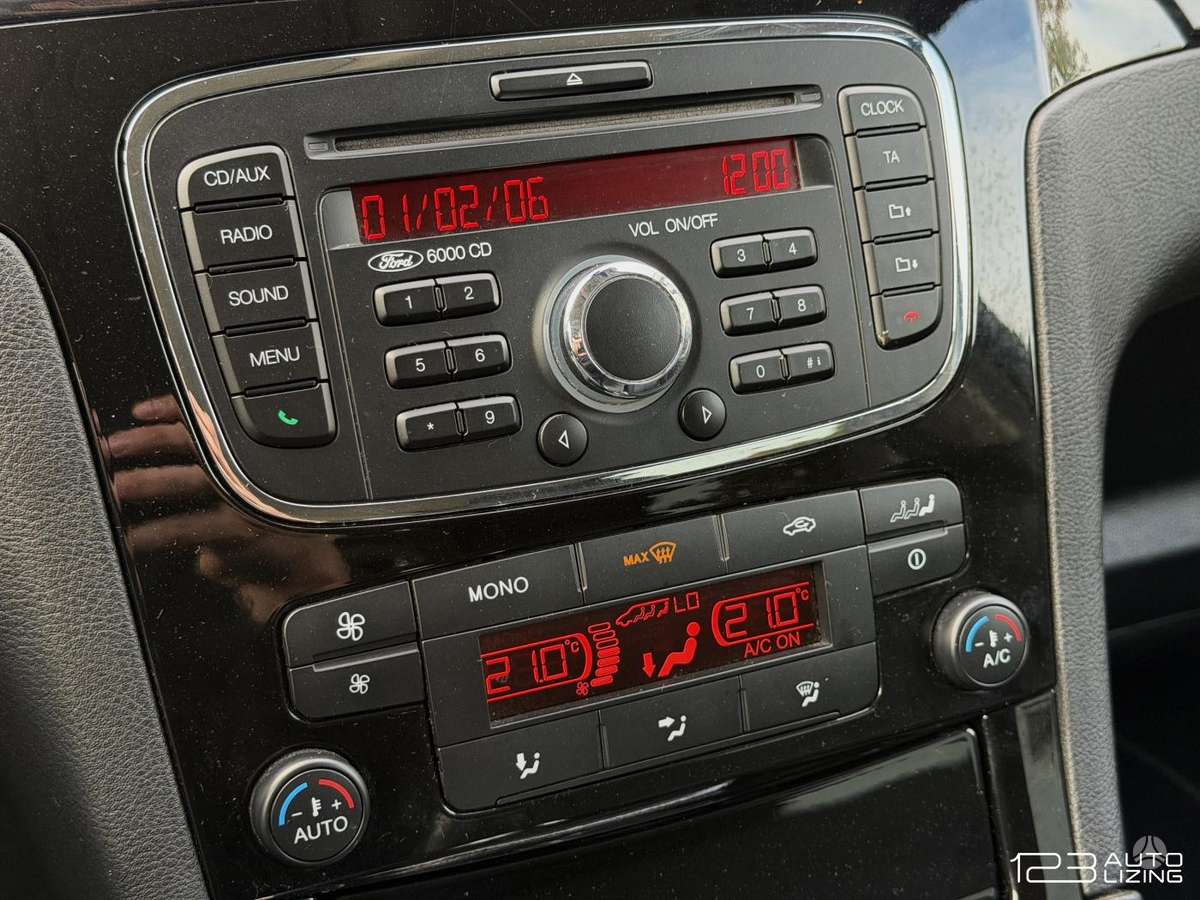 Ford Galaxy 2011 — photo 19