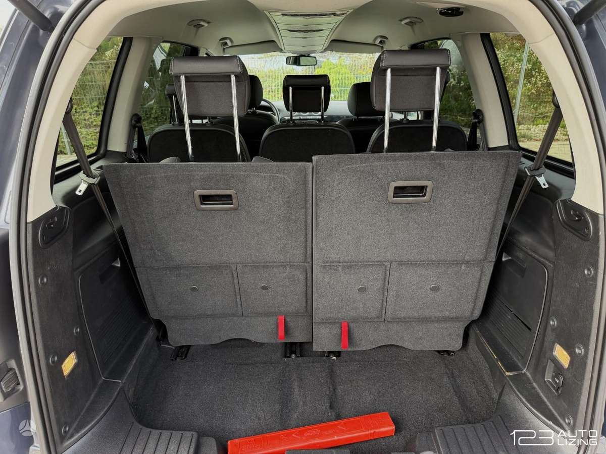 Ford Galaxy 2011 — photo 22