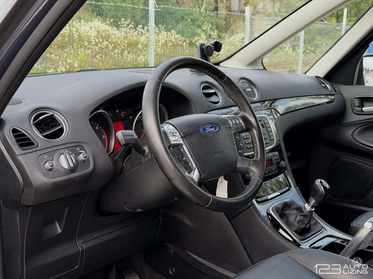 Ford Galaxy 2011 — photo 9