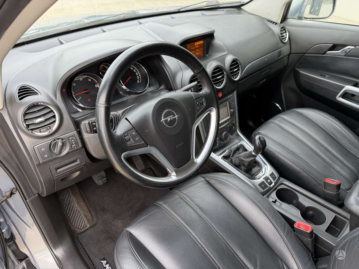 Opel Antara 2012 — photo 12