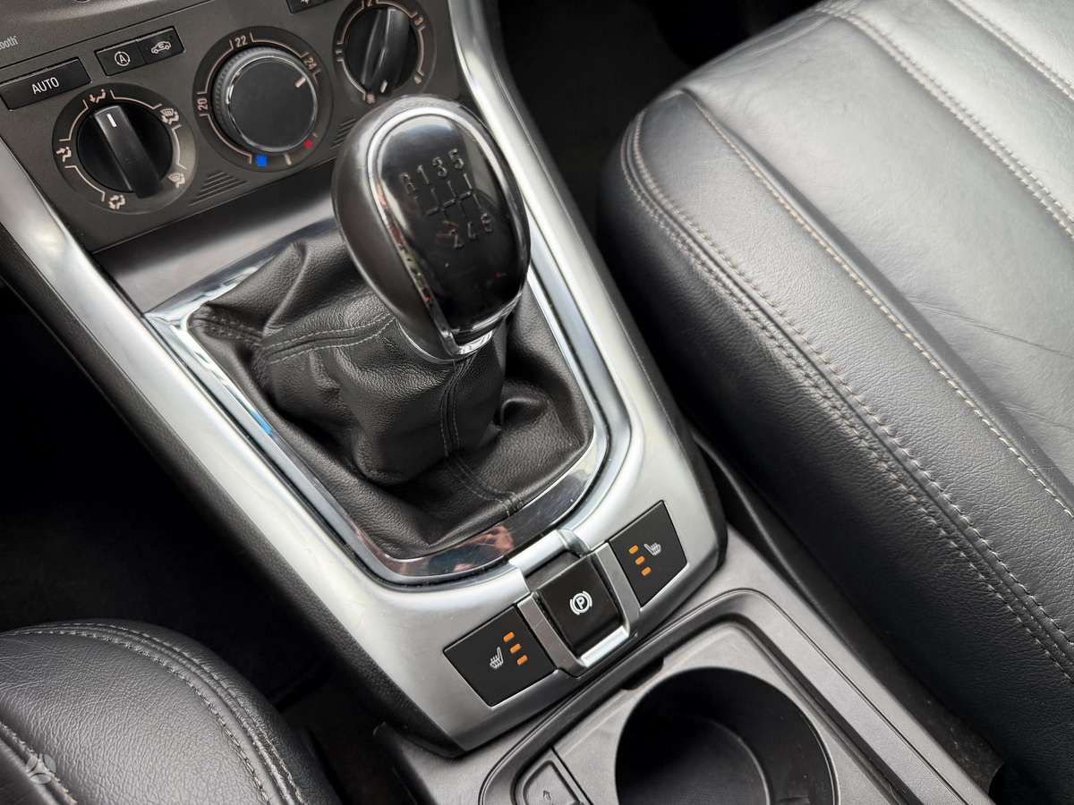 Opel Antara 2012 — photo 19