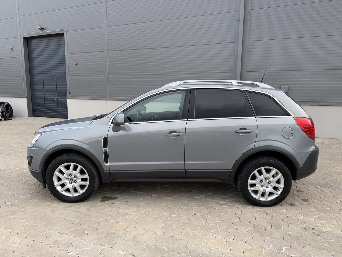 Opel Antara 2012 — rear view