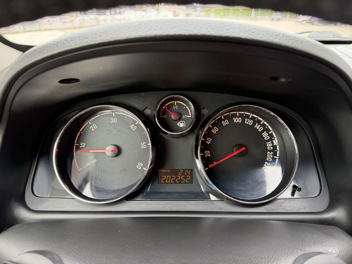 Opel Antara 2012 — photo 21