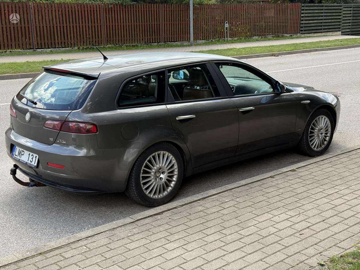 Alfa Romeo 2008 — engine 1910 cm³, 120 HP (88kW)