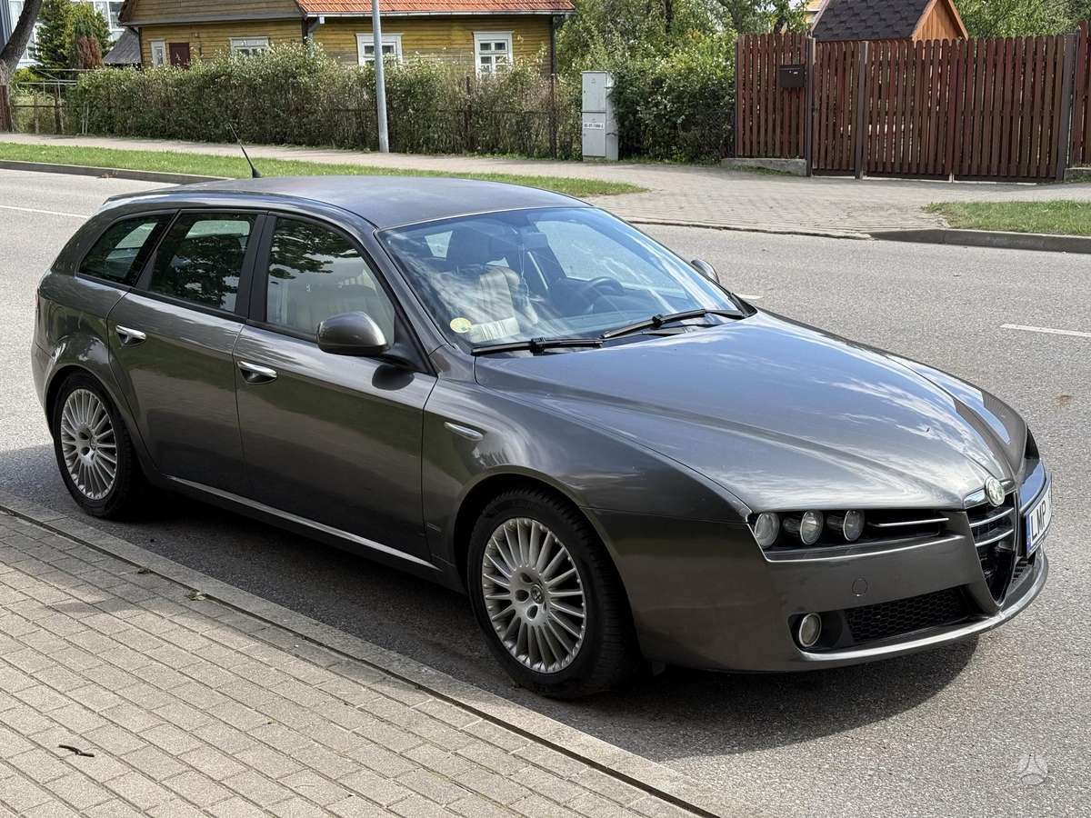 Alfa Romeo 2008 — photo 5