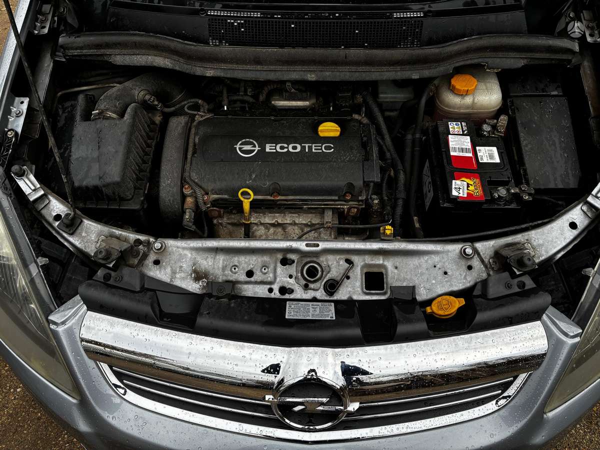 Opel Zafira 2010 — photo 10