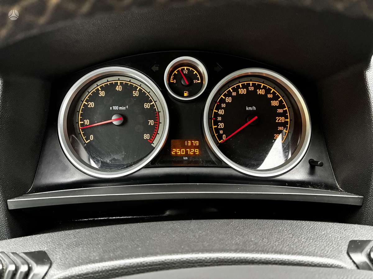 Opel Zafira 2010 — photo 11