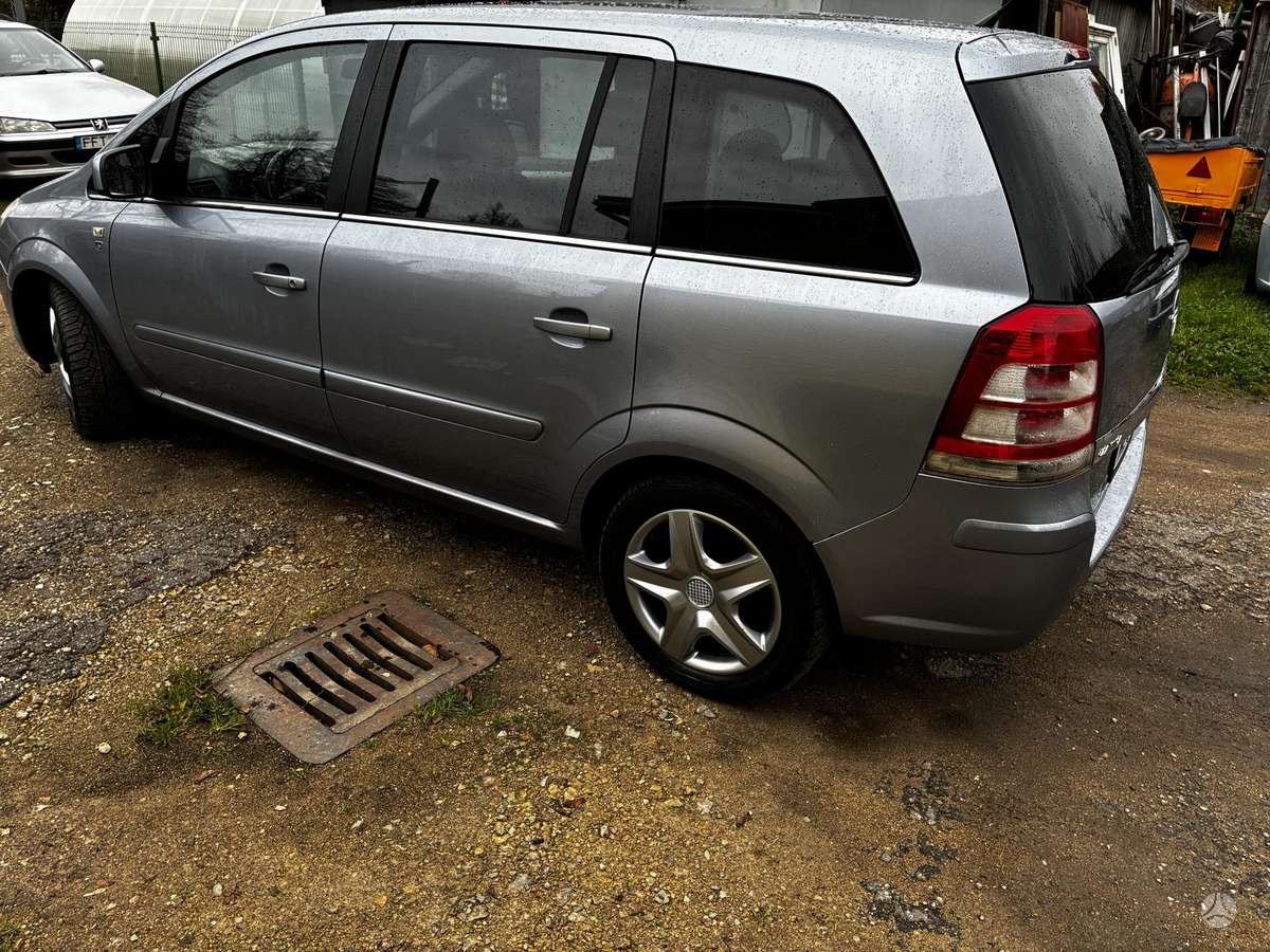 Opel Zafira 2010 — engine 1796 cm³, 140 HP (103kW)