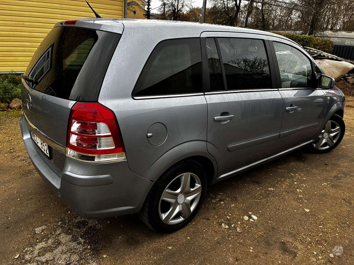 Opel Zafira 2010 — photo 5
