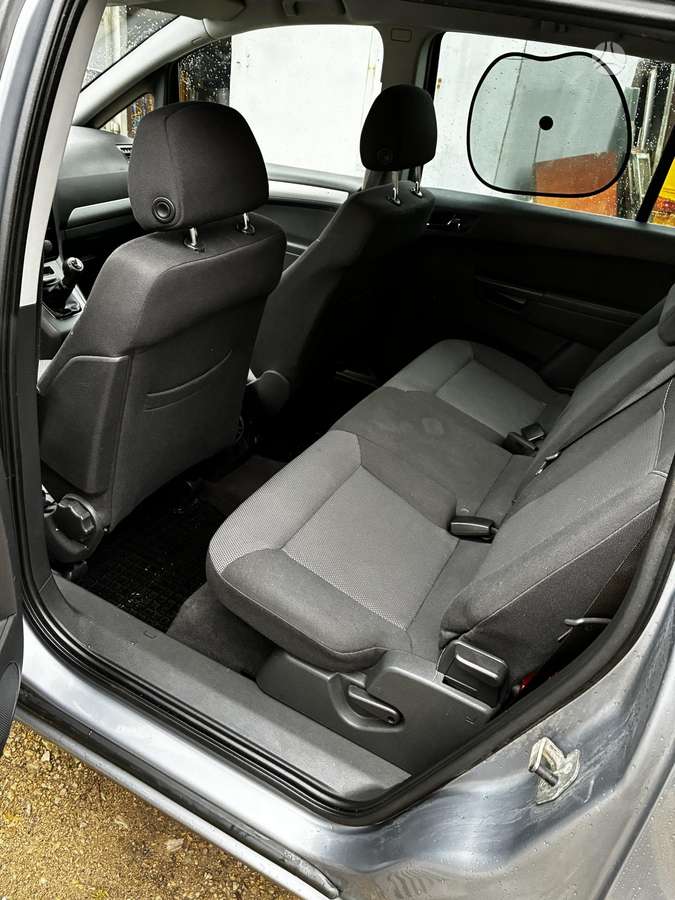 Opel Zafira 2010 — photo 7