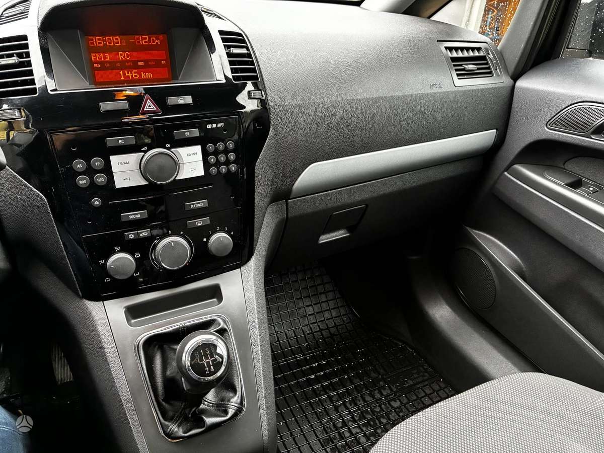 Opel Zafira 2010 — photo 8