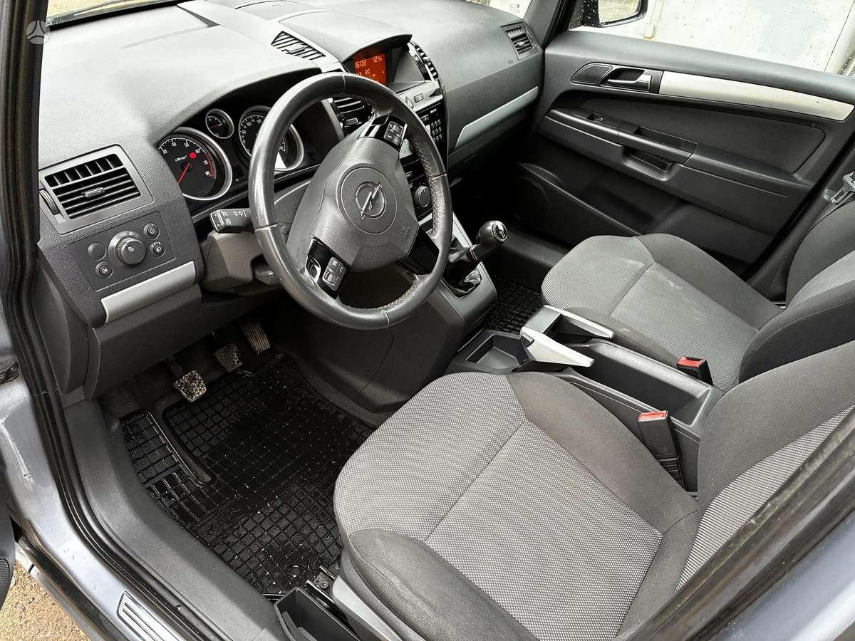 Opel Zafira 2010 — photo 9