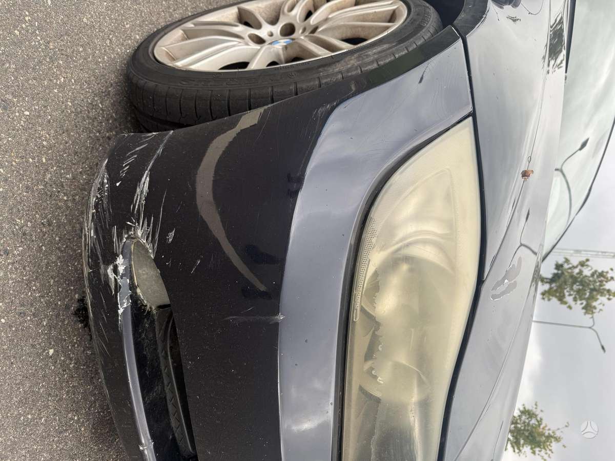 BMW 320 2008 — салон