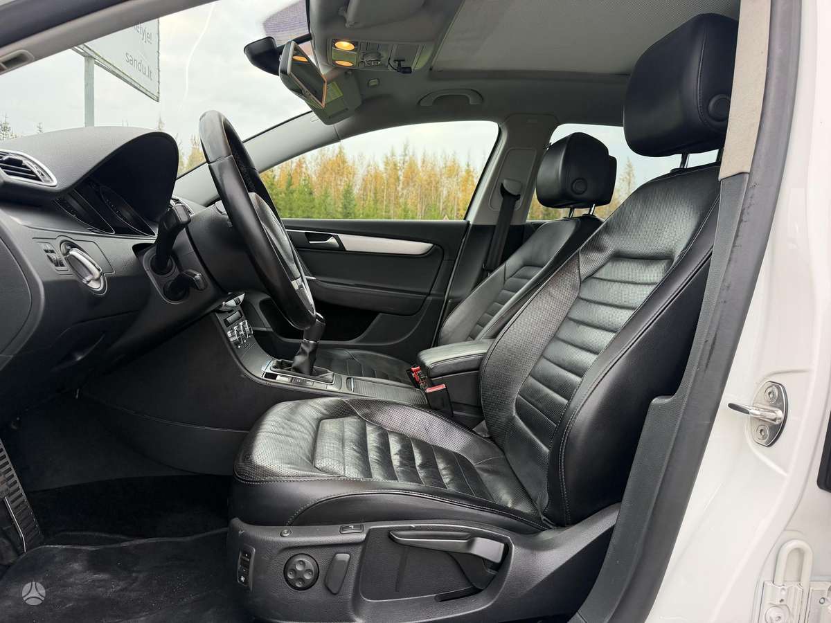 Volkswagen Passat 2012 — photo 16