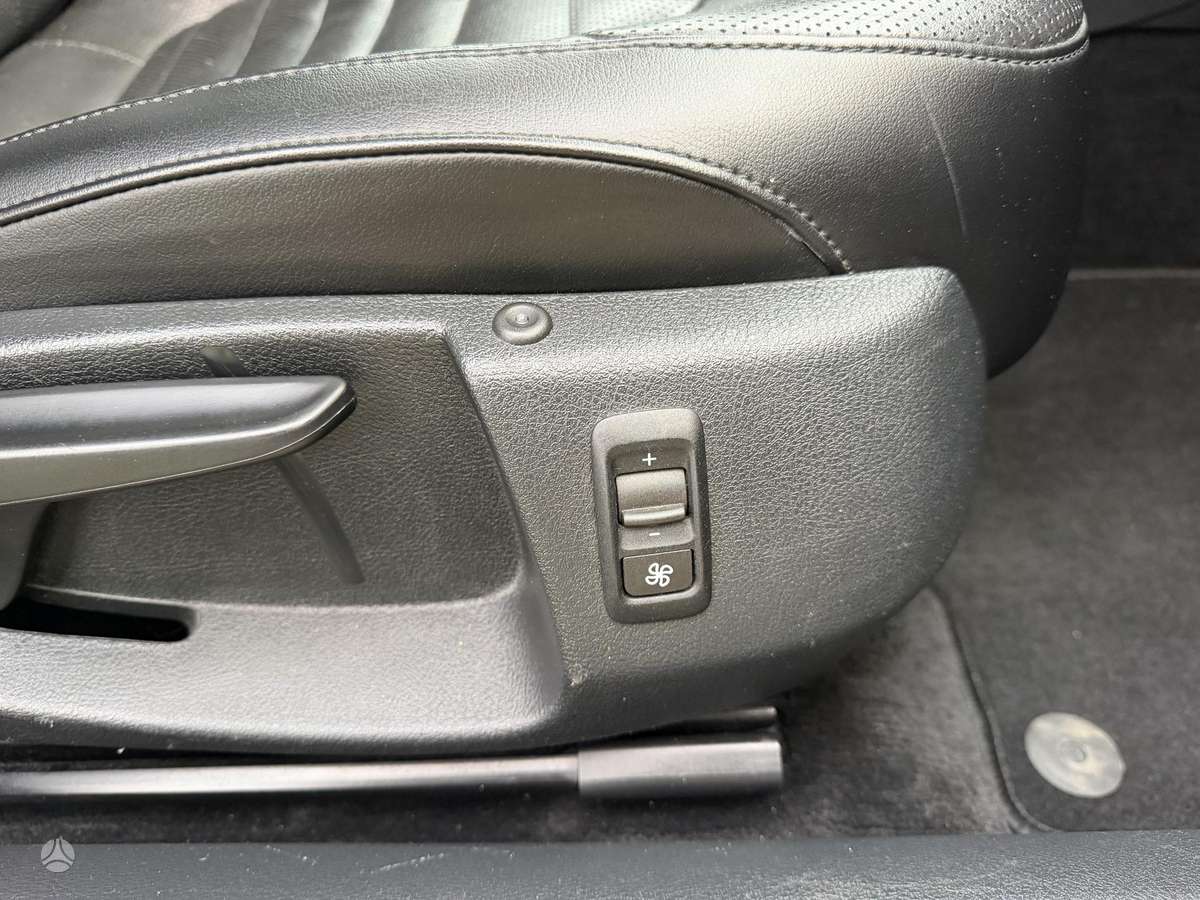 Volkswagen Passat 2012 — photo 17