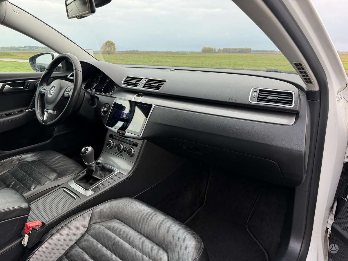 Volkswagen Passat 2012 — photo 20