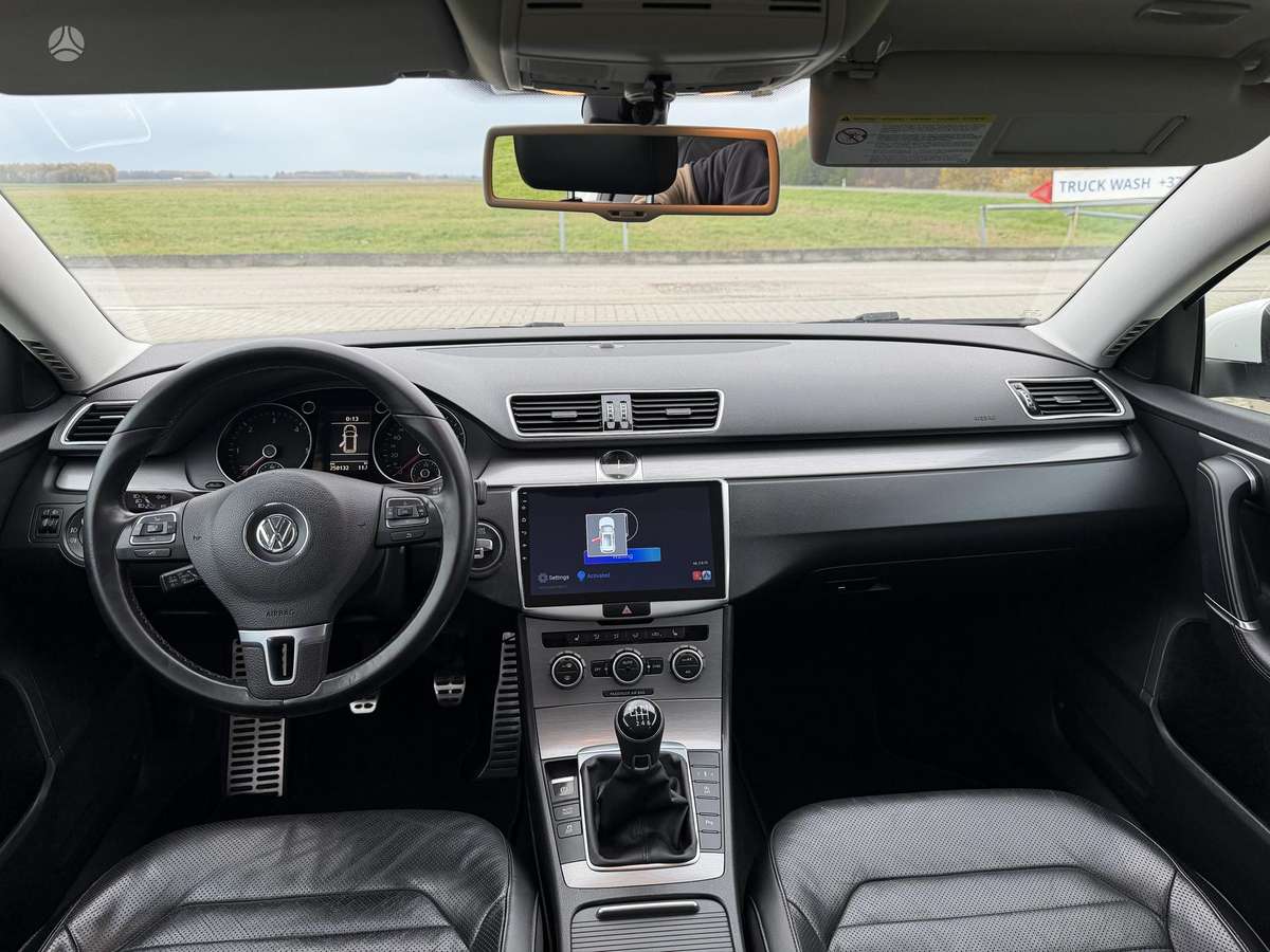 Volkswagen Passat 2012 — photo 25