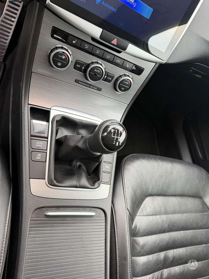 Volkswagen Passat 2012 — photo 26