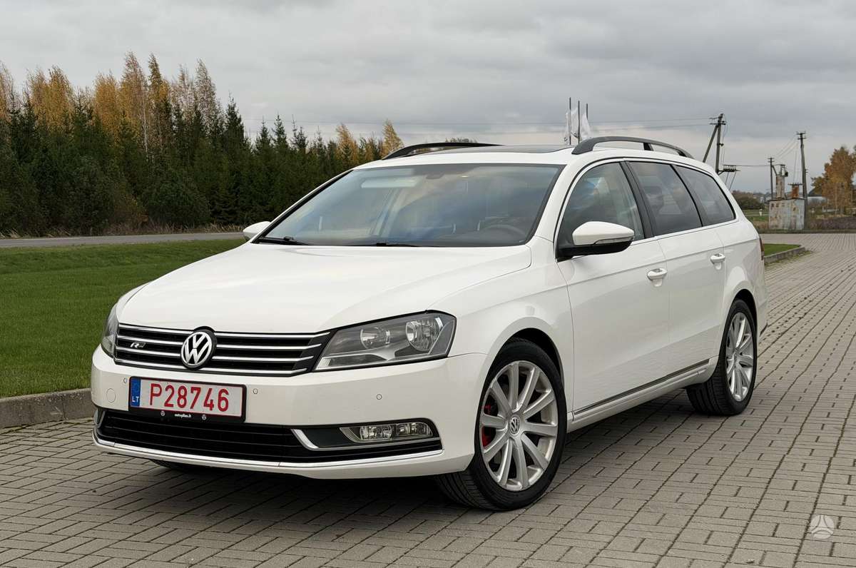 Volkswagen Passat 2012 — interior
