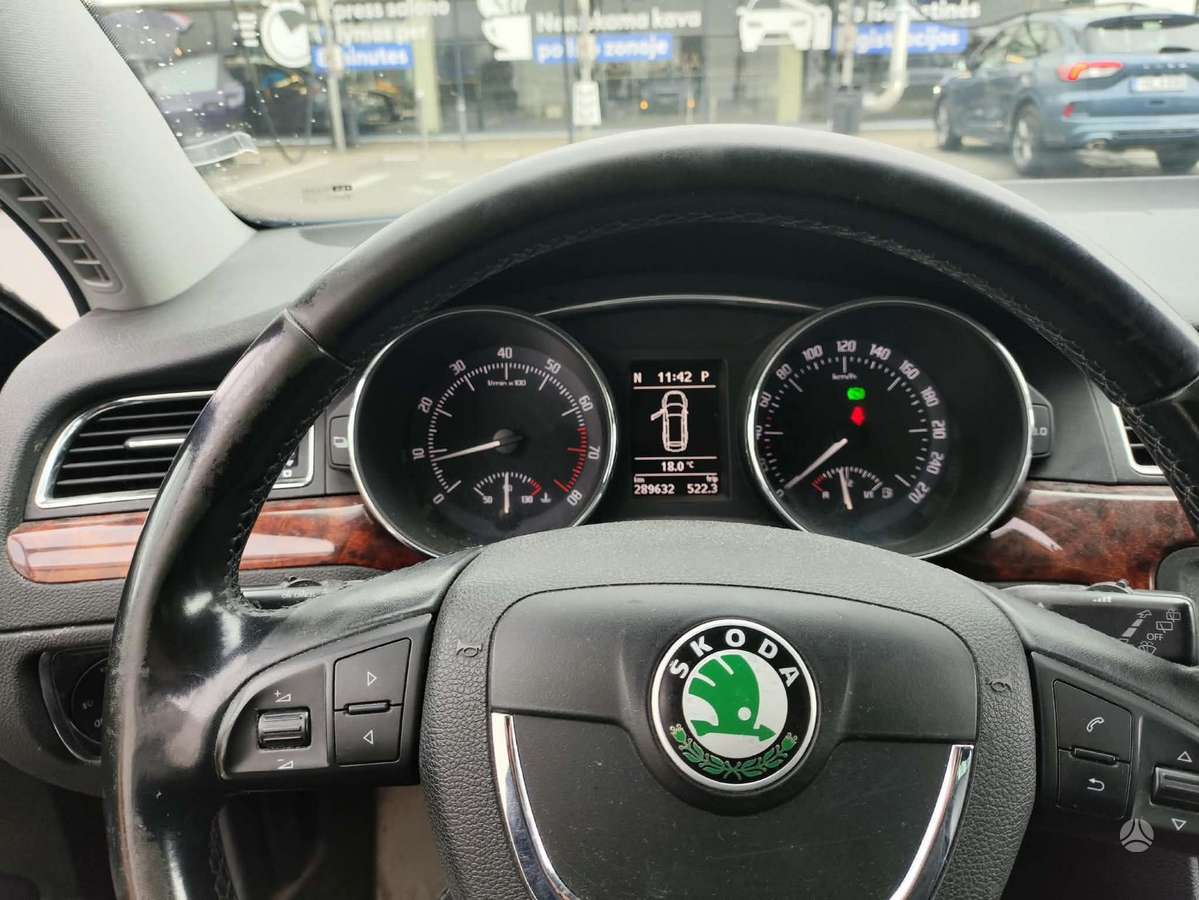 Skoda Superb 2011 — photo 10