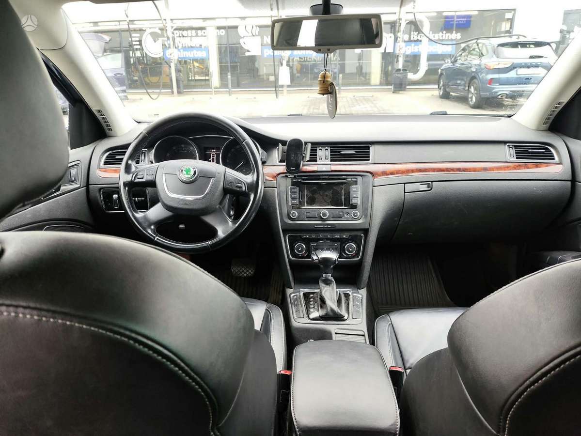 Skoda Superb 2011 — photo 11