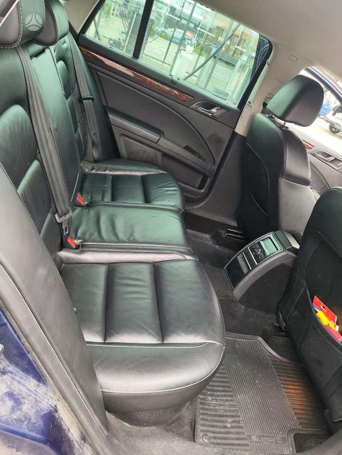 Skoda Superb 2011 — photo 12