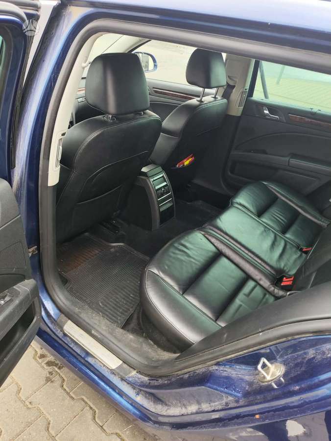 Skoda Superb 2011 — photo 13