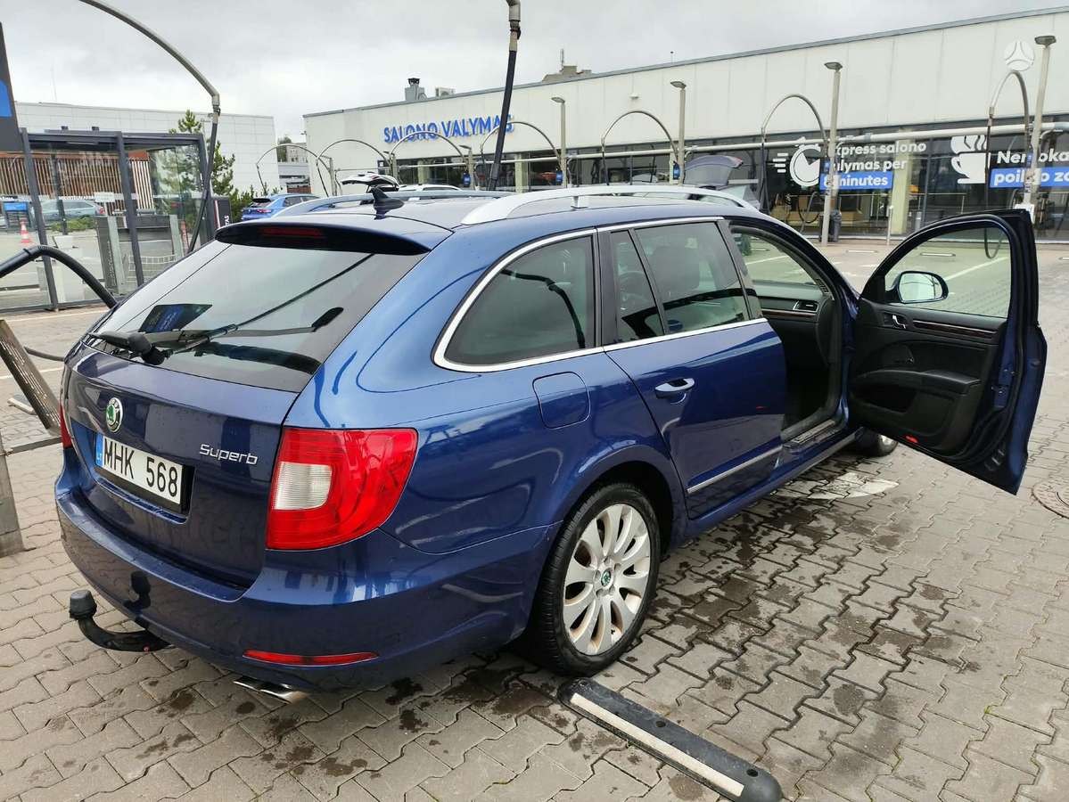 Skoda Superb 2011 — engine 2000 cm³, 200 HP (147kW)