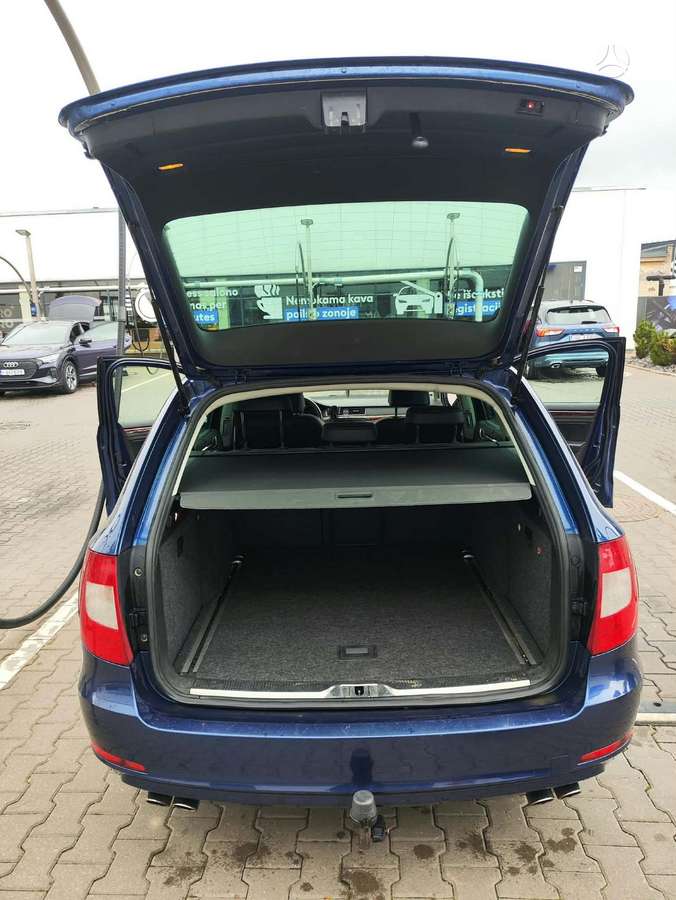 Skoda Superb 2011 — photo 7