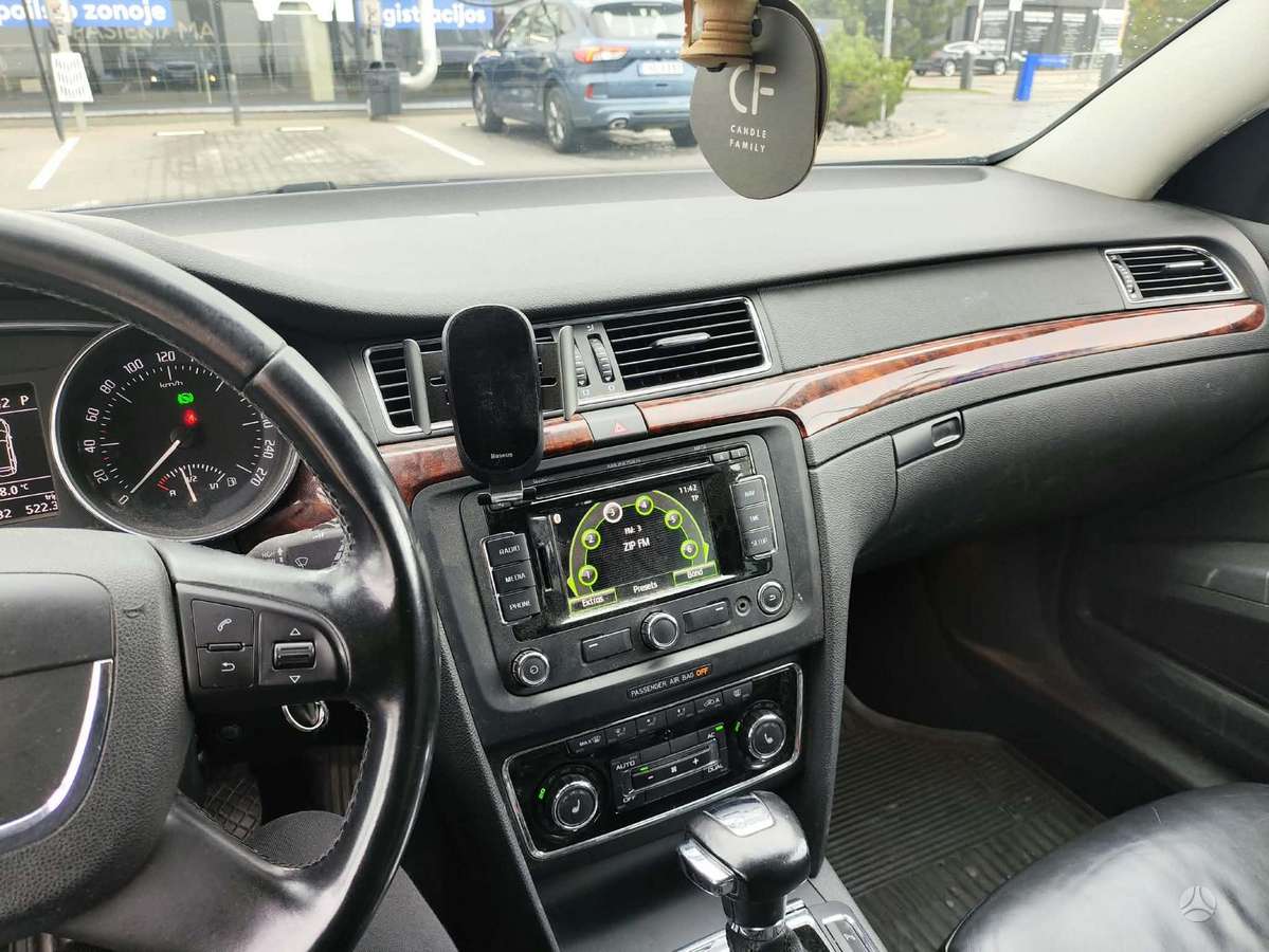 Skoda Superb 2011 — photo 8