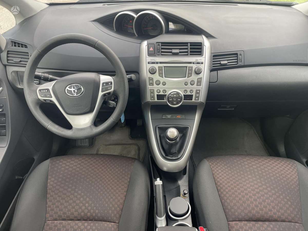 Toyota Verso 2011 — photo 5