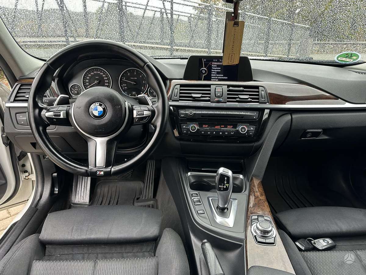 BMW 318 2013 — photo 11