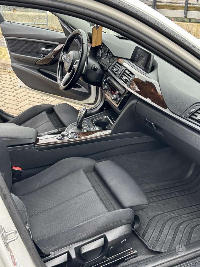 BMW 318 2013 — photo 12