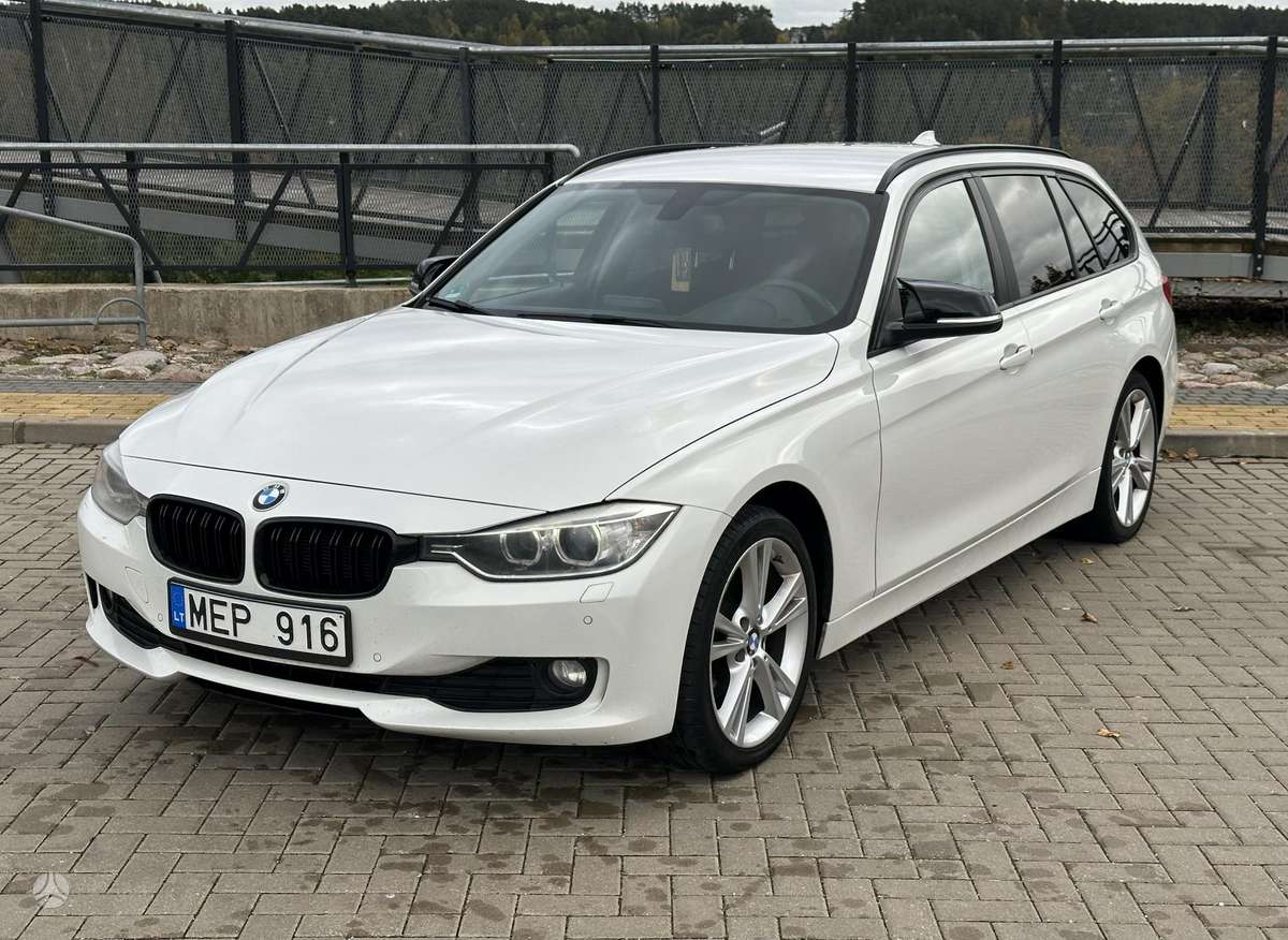 BMW 318 2013 — rear view