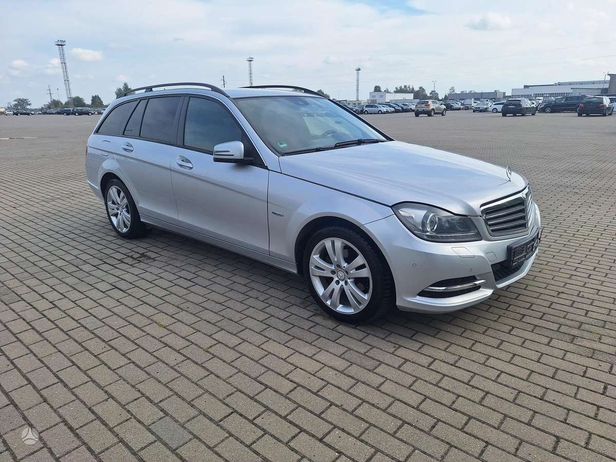Mercedes-Benz C200, 2012