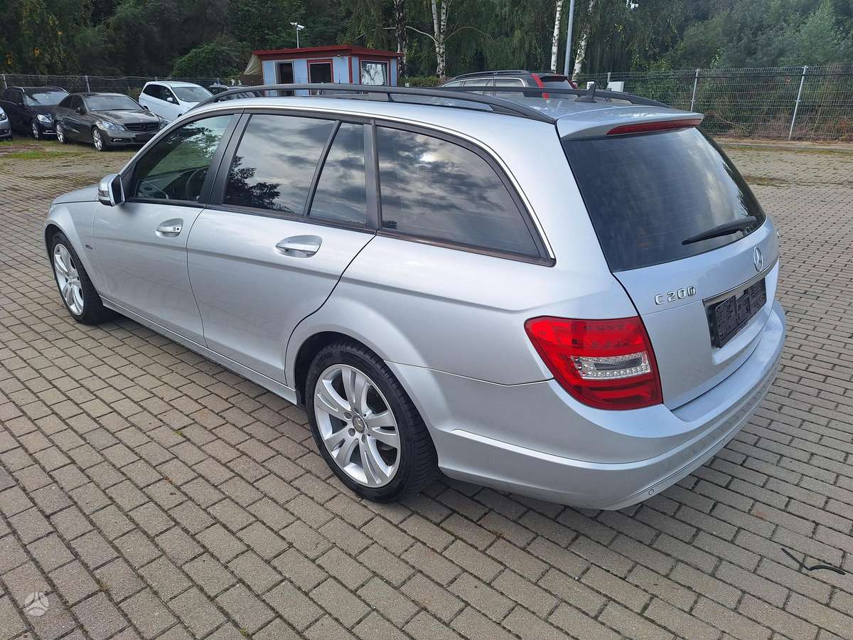 Mercedes-Benz C200 2012 — photo 10