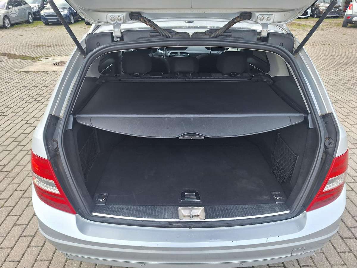 Mercedes-Benz C200 2012 — photo 11