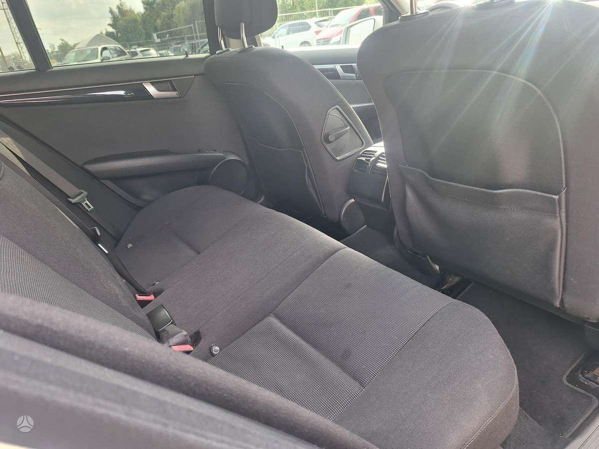 Mercedes-Benz C200 2012 — photo 12