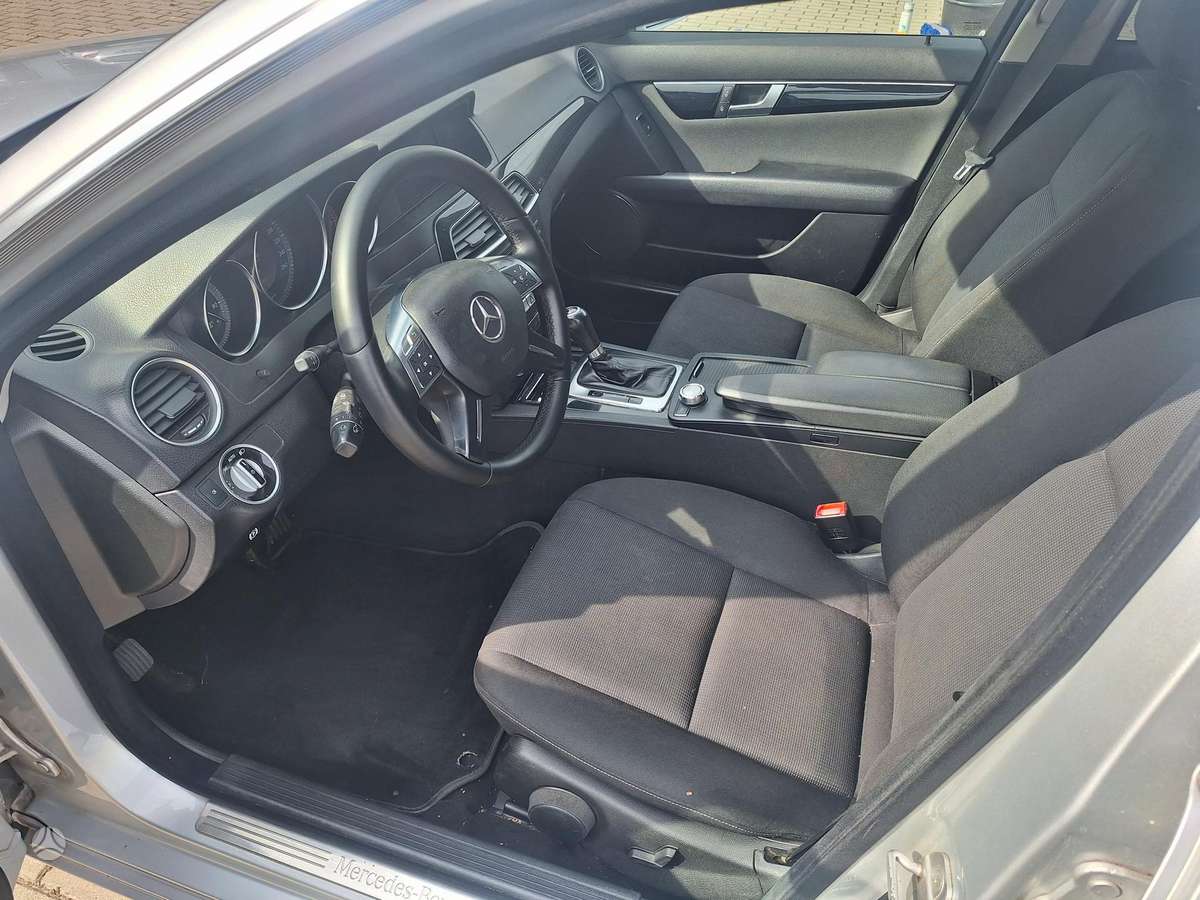 Mercedes-Benz C200 2012 — photo 15