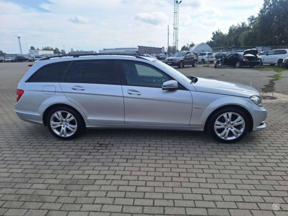 Mercedes-Benz C200 2012 — rear view