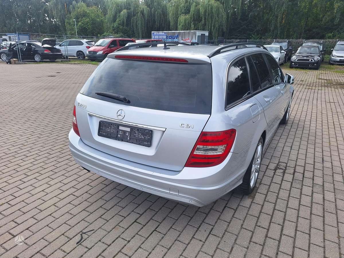 Mercedes-Benz C200 2012 — photo 8