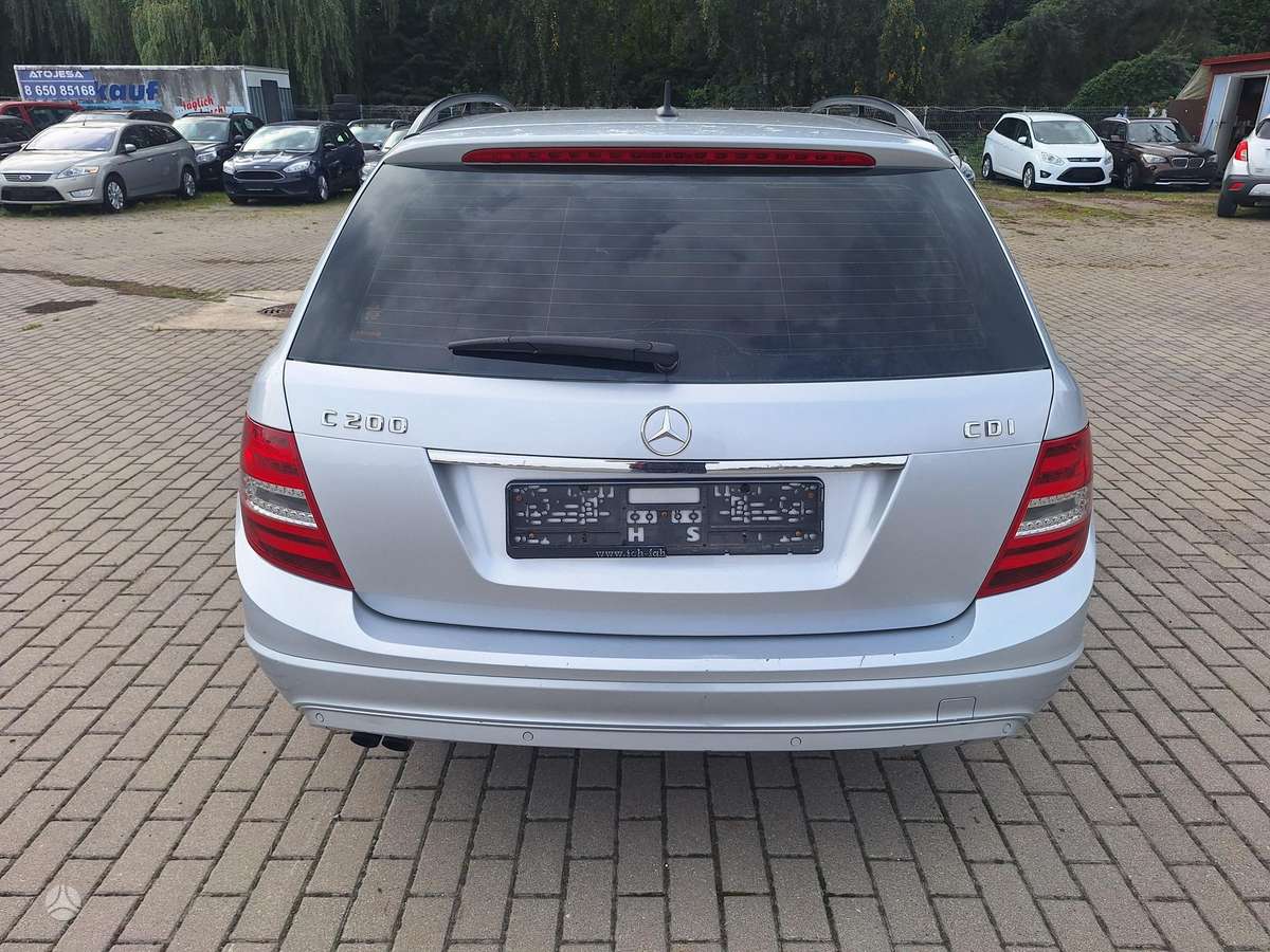 Mercedes-Benz C200 2012 — photo 9