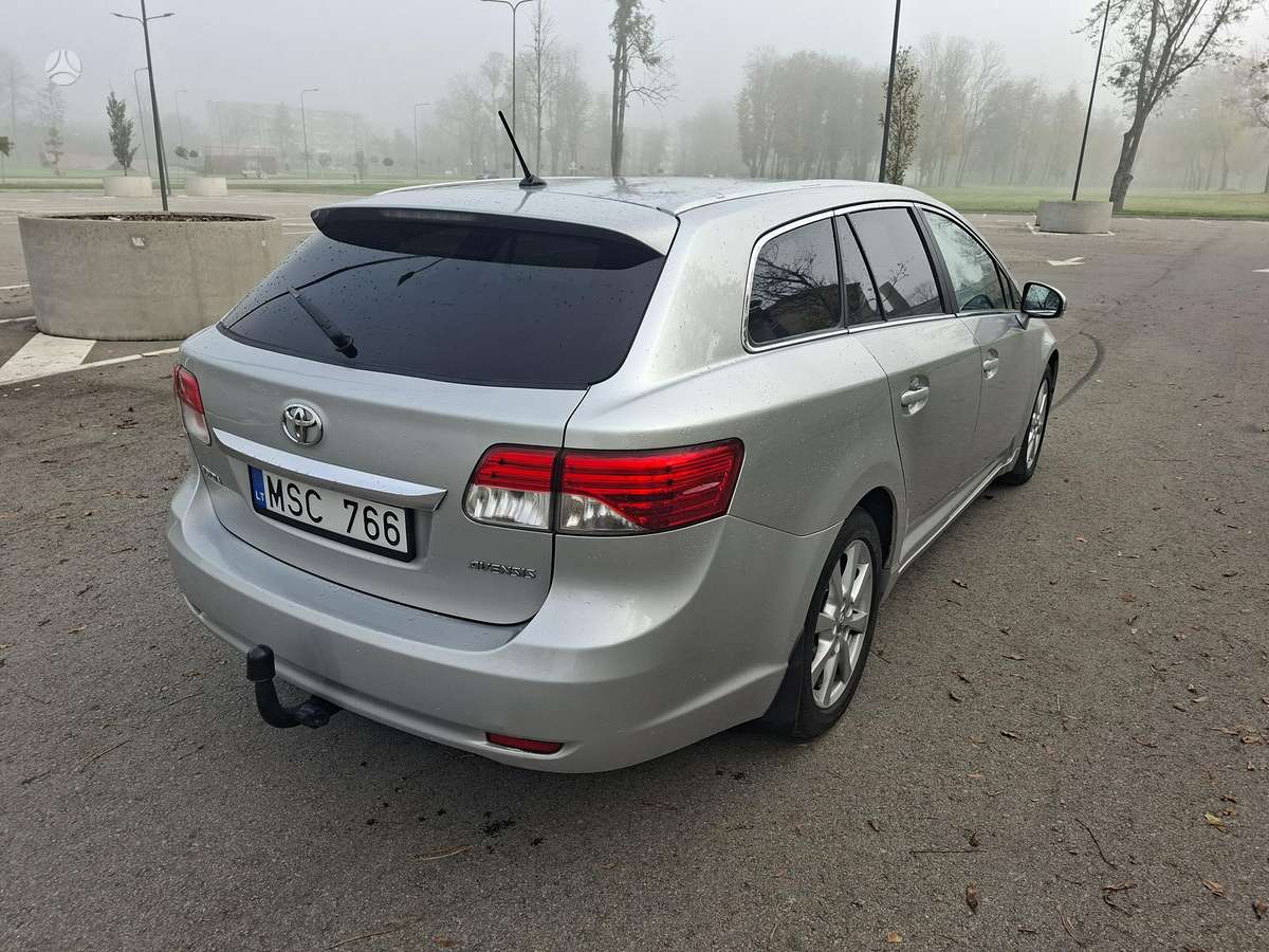 Toyota Avensis 2012 — engine 2200 cm³, 150 HP (110kW)