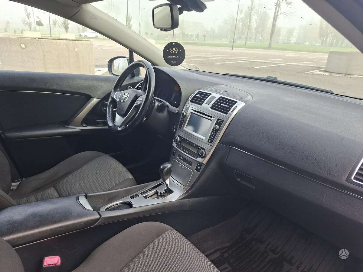 Toyota Avensis 2012 — photo 7