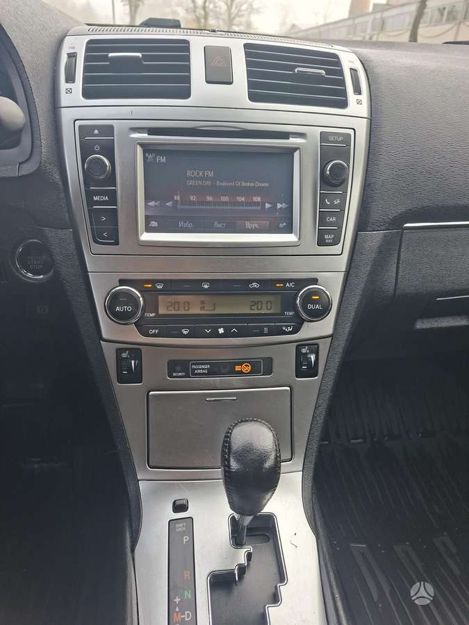 Toyota Avensis 2012 — photo 8