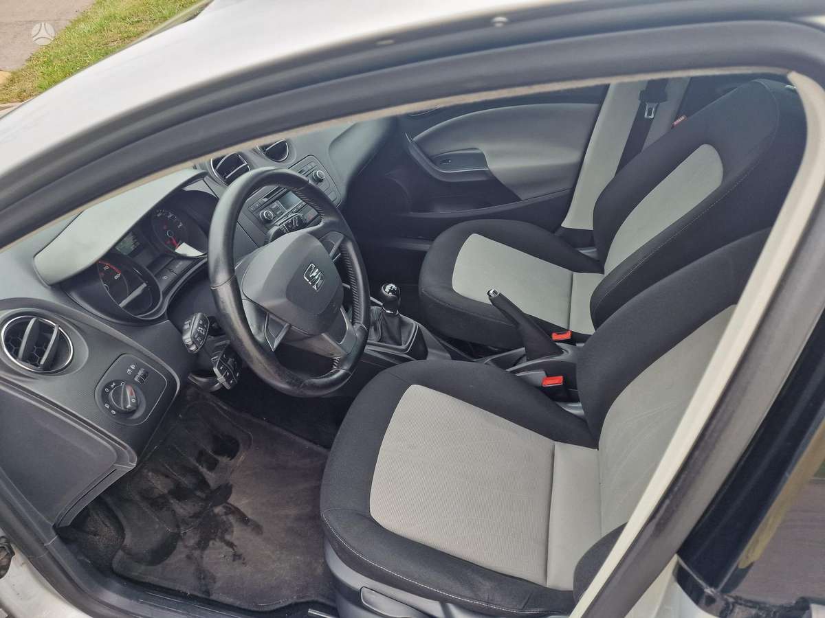 Seat Ibiza 2015 — photo 11