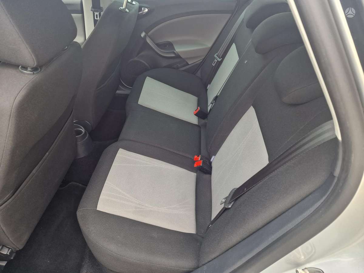 Seat Ibiza 2015 — photo 24